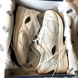 DREW Women’s Orthopedic Sneakers. Size 8 XW (2X). Athletic flare, White.